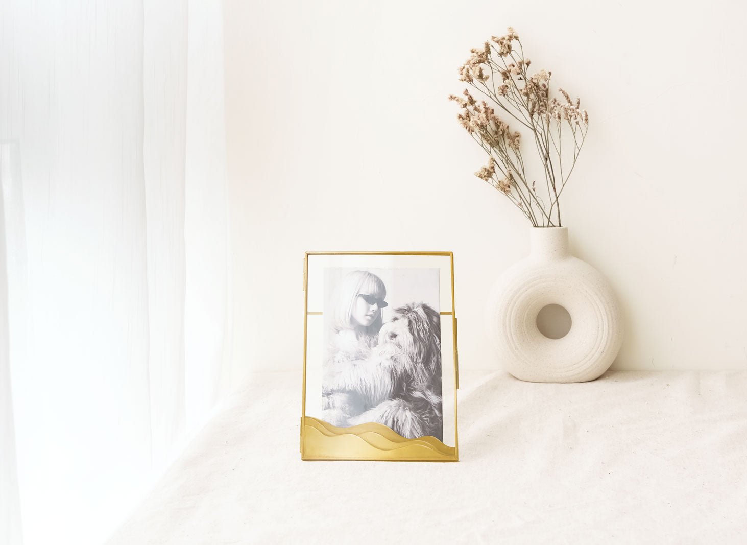 FONDAZZA 6x4 Wall Hanging Picture Frame, Gold Brass Decor, Glass Backing  with Color Print, Horizontal/Landscape Only, Floating Photo Frame (Pale